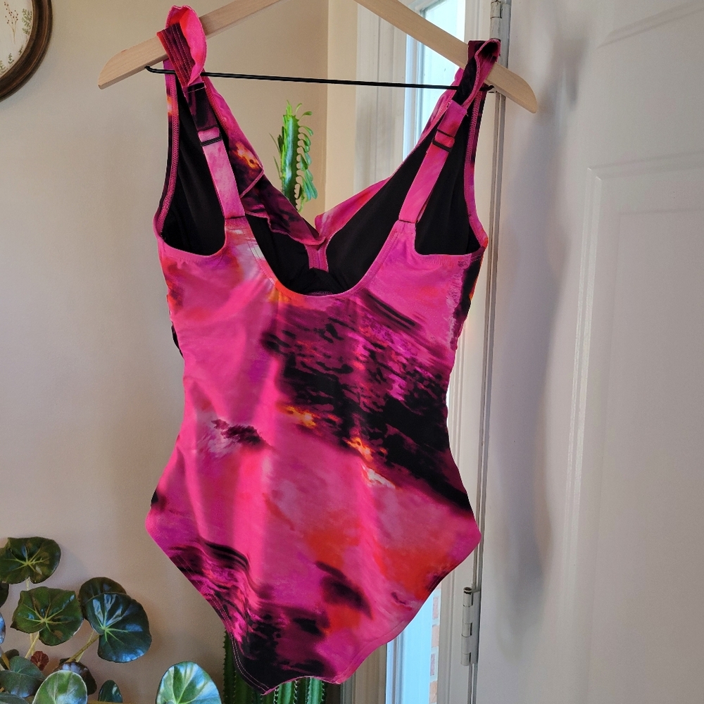 DKNY Womens Ruffle Plunge Underwire Tummy Control One-Piece,‎ Size Medium - Picture 7 of 9